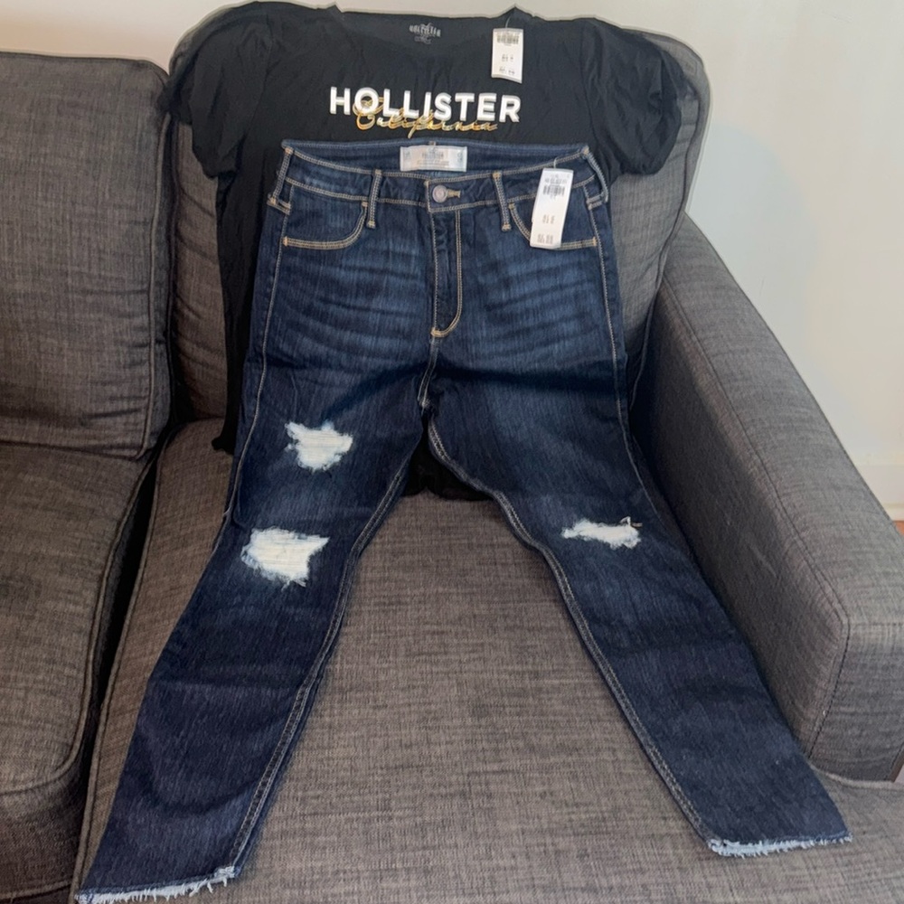 Hollister Curvy High-Rise Jean Legging & Hollister Shirt
